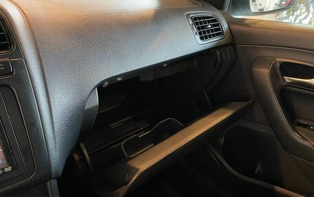 Volkswagen Polo VI (EU Market), 2011 год, 965 000 рублей, 30 фотография
