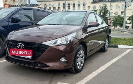 Hyundai Solaris II рестайлинг, 2021 год, 1 735 000 рублей, 6 фотография