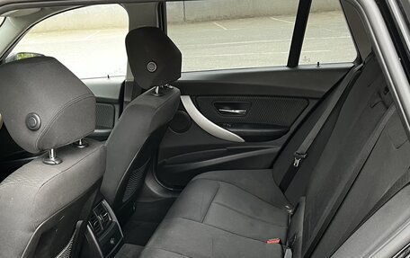 BMW 3 серия, 2018 год, 1 800 000 рублей, 16 фотография