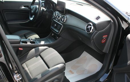 Mercedes-Benz GLA, 2018 год, 2 490 000 рублей, 16 фотография