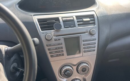 Toyota Yaris III рестайлинг, 2009 год, 750 000 рублей, 7 фотография