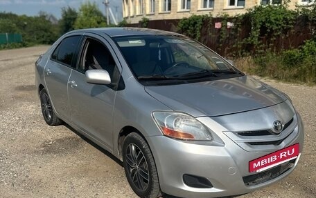 Toyota Yaris III рестайлинг, 2009 год, 750 000 рублей, 2 фотография