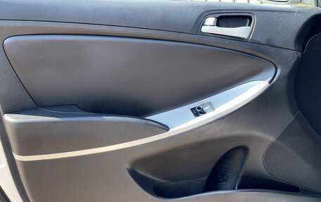 Hyundai Solaris II рестайлинг, 2012 год, 819 000 рублей, 23 фотография