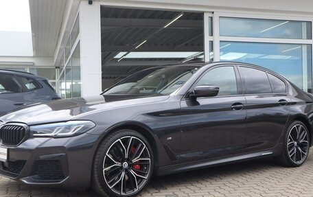 BMW 5 серия, 2022 год, 5 320 000 рублей, 1 фотография
