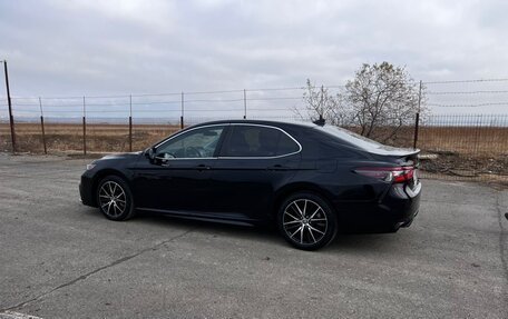 Toyota Camry, 2021 год, 2 000 000 рублей, 5 фотография