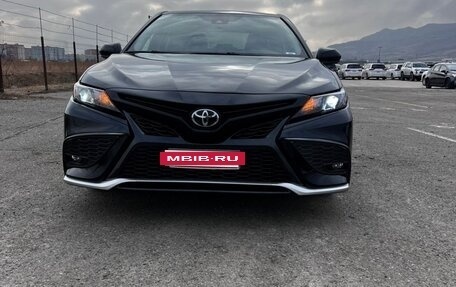 Toyota Camry, 2021 год, 2 000 000 рублей, 3 фотография