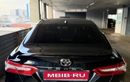Toyota Camry, 2021 год, 3 300 000 рублей, 2 фотография
