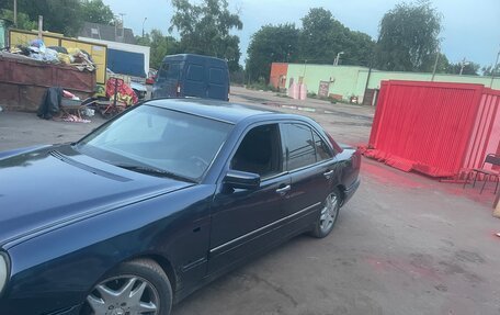Mercedes-Benz E-Класс, 1998 год, 370 000 рублей, 2 фотография