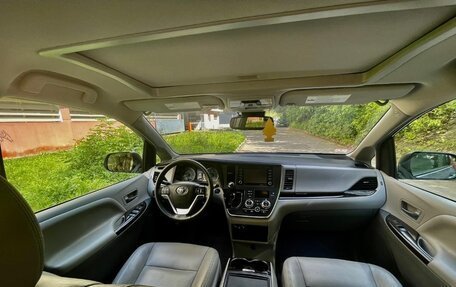 Toyota Sienna III, 2018 год, 4 000 000 рублей, 6 фотография