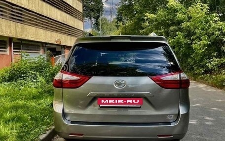 Toyota Sienna III, 2018 год, 4 000 000 рублей, 4 фотография