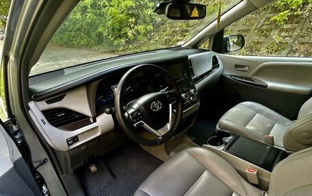 Toyota Sienna III, 2018 год, 4 000 000 рублей, 9 фотография