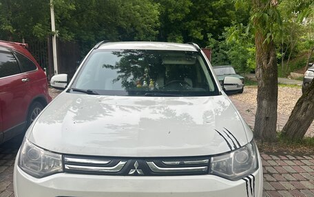 Mitsubishi Outlander III рестайлинг 3, 2013 год, 1 550 000 рублей, 1 фотография