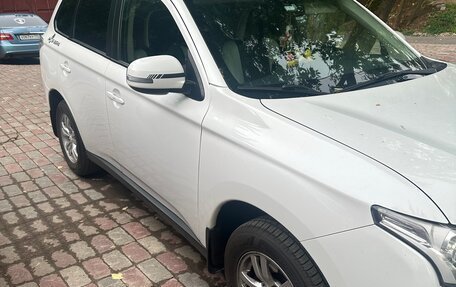 Mitsubishi Outlander III рестайлинг 3, 2013 год, 1 550 000 рублей, 4 фотография