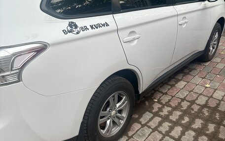 Mitsubishi Outlander III рестайлинг 3, 2013 год, 1 550 000 рублей, 5 фотография
