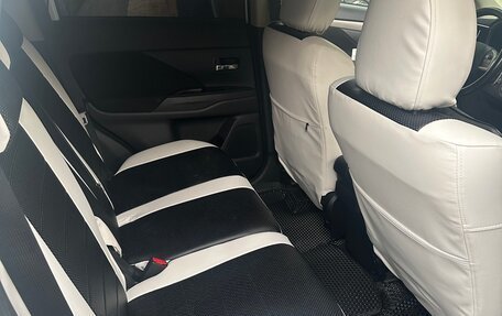 Mitsubishi Outlander III рестайлинг 3, 2013 год, 1 550 000 рублей, 10 фотография