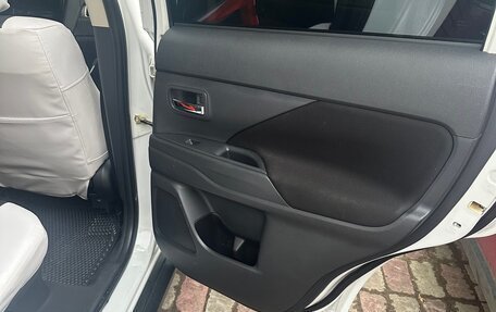 Mitsubishi Outlander III рестайлинг 3, 2013 год, 1 550 000 рублей, 11 фотография
