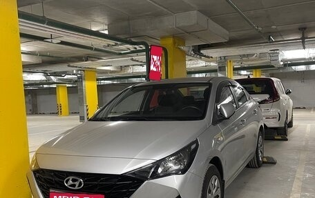 Hyundai Solaris II рестайлинг, 2021 год, 1 800 000 рублей, 2 фотография