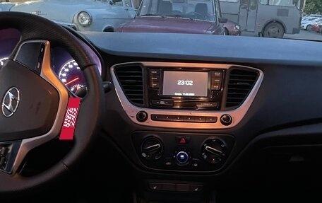 Hyundai Solaris II рестайлинг, 2018 год, 710 000 рублей, 7 фотография
