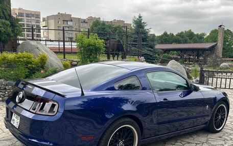 Ford Mustang VI рестайлинг, 2013 год, 1 850 000 рублей, 6 фотография