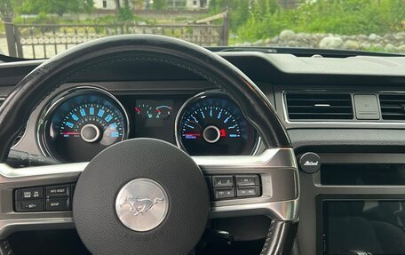 Ford Mustang VI рестайлинг, 2013 год, 1 850 000 рублей, 8 фотография