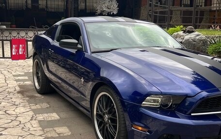 Ford Mustang VI рестайлинг, 2013 год, 1 850 000 рублей, 2 фотография