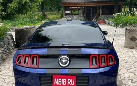 Ford Mustang VI рестайлинг, 2013 год, 1 850 000 рублей, 4 фотография