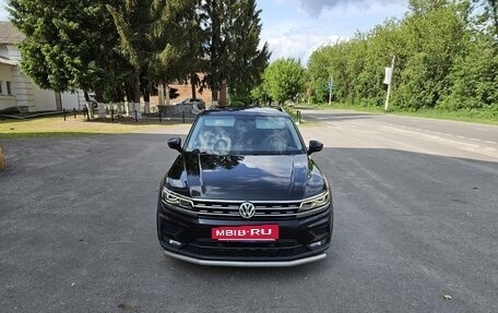 Volkswagen Tiguan II, 2017 год, 2 080 000 рублей, 2 фотография