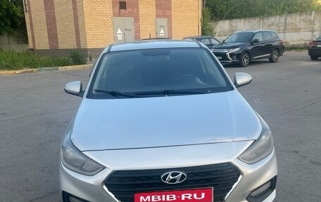 Hyundai Solaris II рестайлинг, 2017 год, 895 000 рублей, 1 фотография