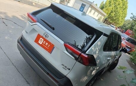 Toyota RAV4, 2022 год, 2 500 000 рублей, 4 фотография