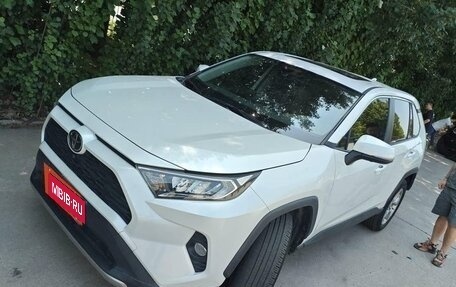 Toyota RAV4, 2022 год, 2 500 000 рублей, 1 фотография
