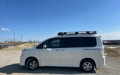 Toyota Voxy II, 2011 год, 1 650 000 рублей, 5 фотография