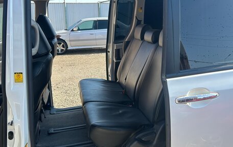 Toyota Voxy II, 2011 год, 1 650 000 рублей, 12 фотография