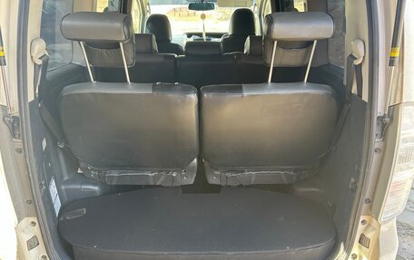 Toyota Voxy II, 2011 год, 1 650 000 рублей, 16 фотография