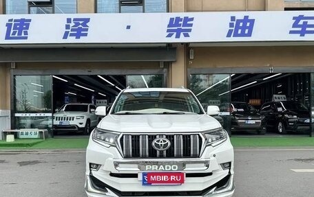 Toyota Land Cruiser Prado 150 рестайлинг 2, 2022 год, 6 690 000 рублей, 3 фотография
