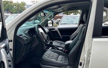 Toyota Land Cruiser Prado 150 рестайлинг 2, 2022 год, 6 690 000 рублей, 9 фотография