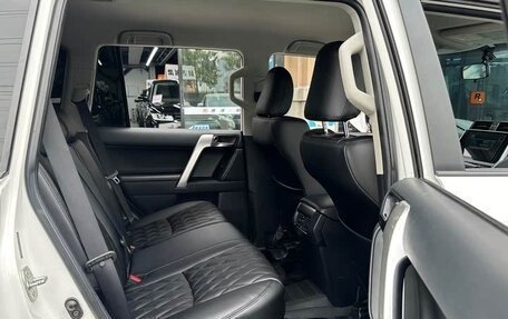 Toyota Land Cruiser Prado 150 рестайлинг 2, 2022 год, 6 690 000 рублей, 13 фотография