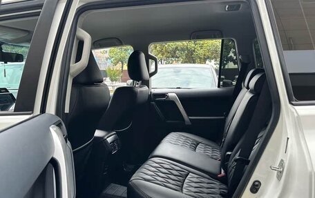Toyota Land Cruiser Prado 150 рестайлинг 2, 2022 год, 6 690 000 рублей, 10 фотография