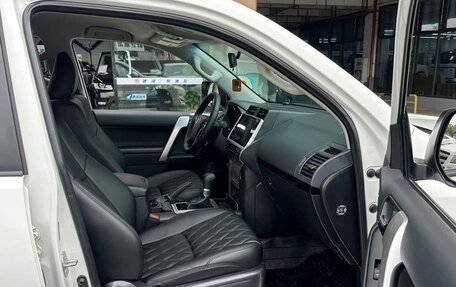 Toyota Land Cruiser Prado 150 рестайлинг 2, 2022 год, 6 690 000 рублей, 8 фотография