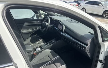 Volkswagen Golf VIII, 2022 год, 2 100 020 рублей, 14 фотография