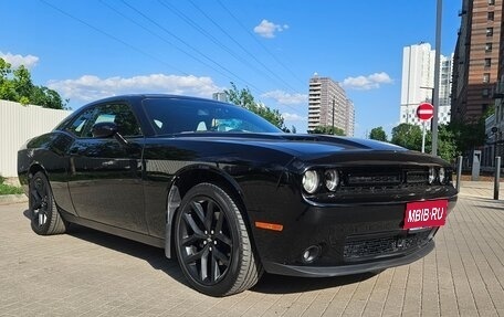 Dodge Challenger III рестайлинг 2, 2019 год, 4 000 000 рублей, 2 фотография