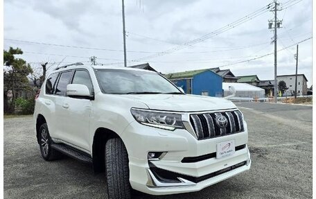 Toyota Land Cruiser Prado 150 рестайлинг 2, 2022 год, 2 523 000 рублей, 3 фотография
