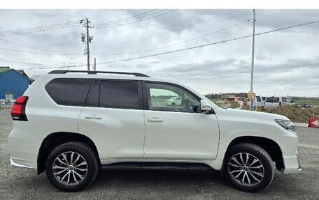 Toyota Land Cruiser Prado 150 рестайлинг 2, 2022 год, 2 523 000 рублей, 4 фотография