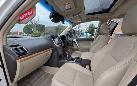 Toyota Land Cruiser Prado 150 рестайлинг 2, 2022 год, 2 523 000 рублей, 13 фотография
