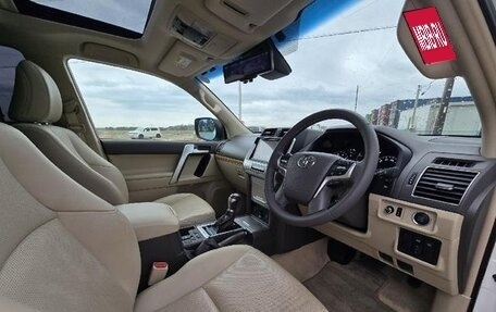 Toyota Land Cruiser Prado 150 рестайлинг 2, 2022 год, 2 523 000 рублей, 10 фотография