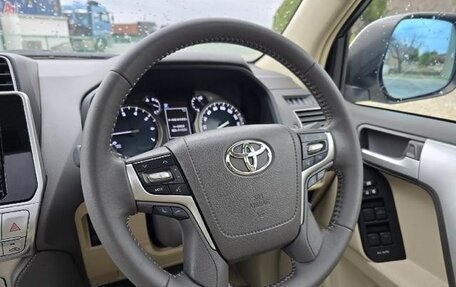 Toyota Land Cruiser Prado 150 рестайлинг 2, 2022 год, 2 523 000 рублей, 19 фотография