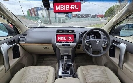 Toyota Land Cruiser Prado 150 рестайлинг 2, 2022 год, 2 523 000 рублей, 16 фотография