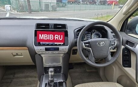 Toyota Land Cruiser Prado 150 рестайлинг 2, 2022 год, 2 523 000 рублей, 17 фотография