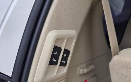 Toyota Land Cruiser Prado 150 рестайлинг 2, 2022 год, 2 523 000 рублей, 31 фотография