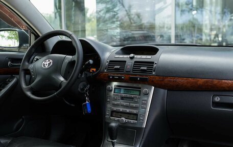 Toyota Avensis III рестайлинг, 2005 год, 799 000 рублей, 10 фотография