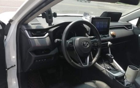 Toyota RAV4, 2021 год, 2 055 000 рублей, 8 фотография